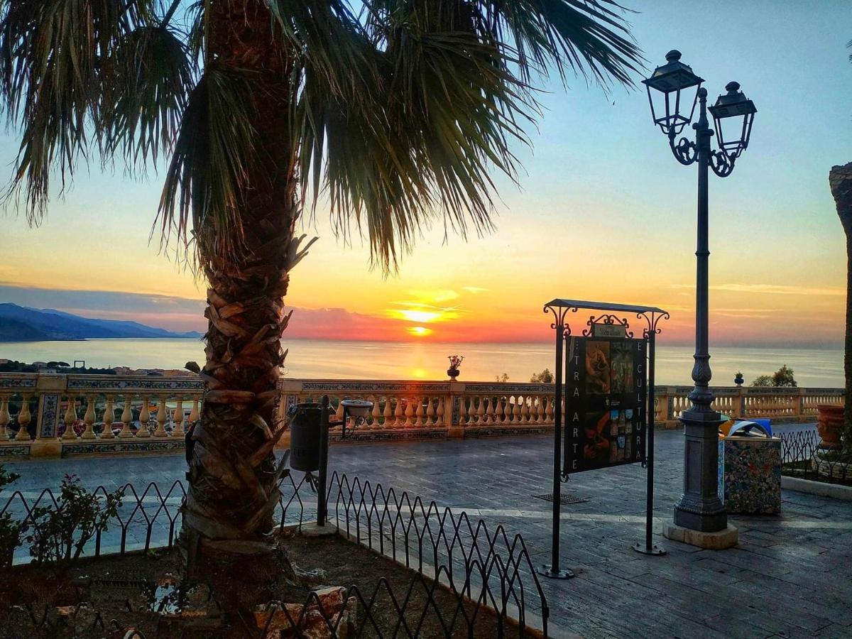The Palace B&B And Apartments Santo Stefano di Camastra Exterior foto